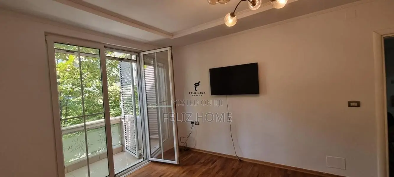 ZYRE ME QERA 90 M2 SHESHI WILLSON 900 EURO