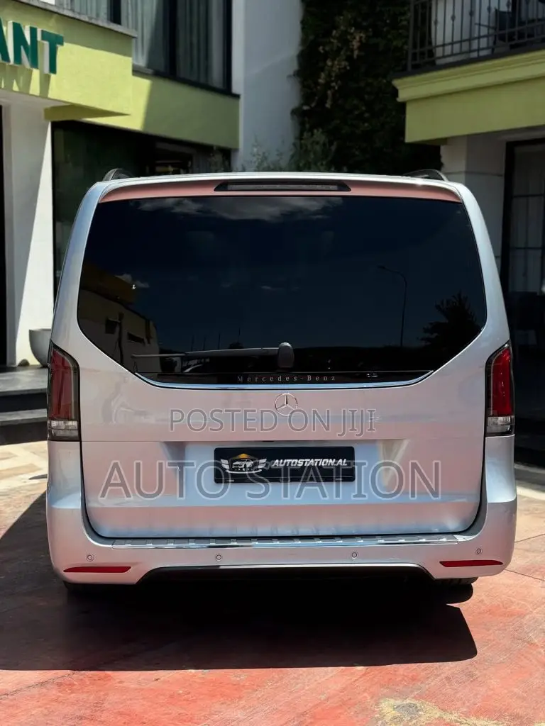 Mercedes Benz V300d