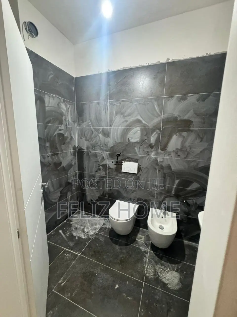 SHITET APARTAMENT 3+1+2+DEPO KOMUNA E PARISIT 375.000 EURO
