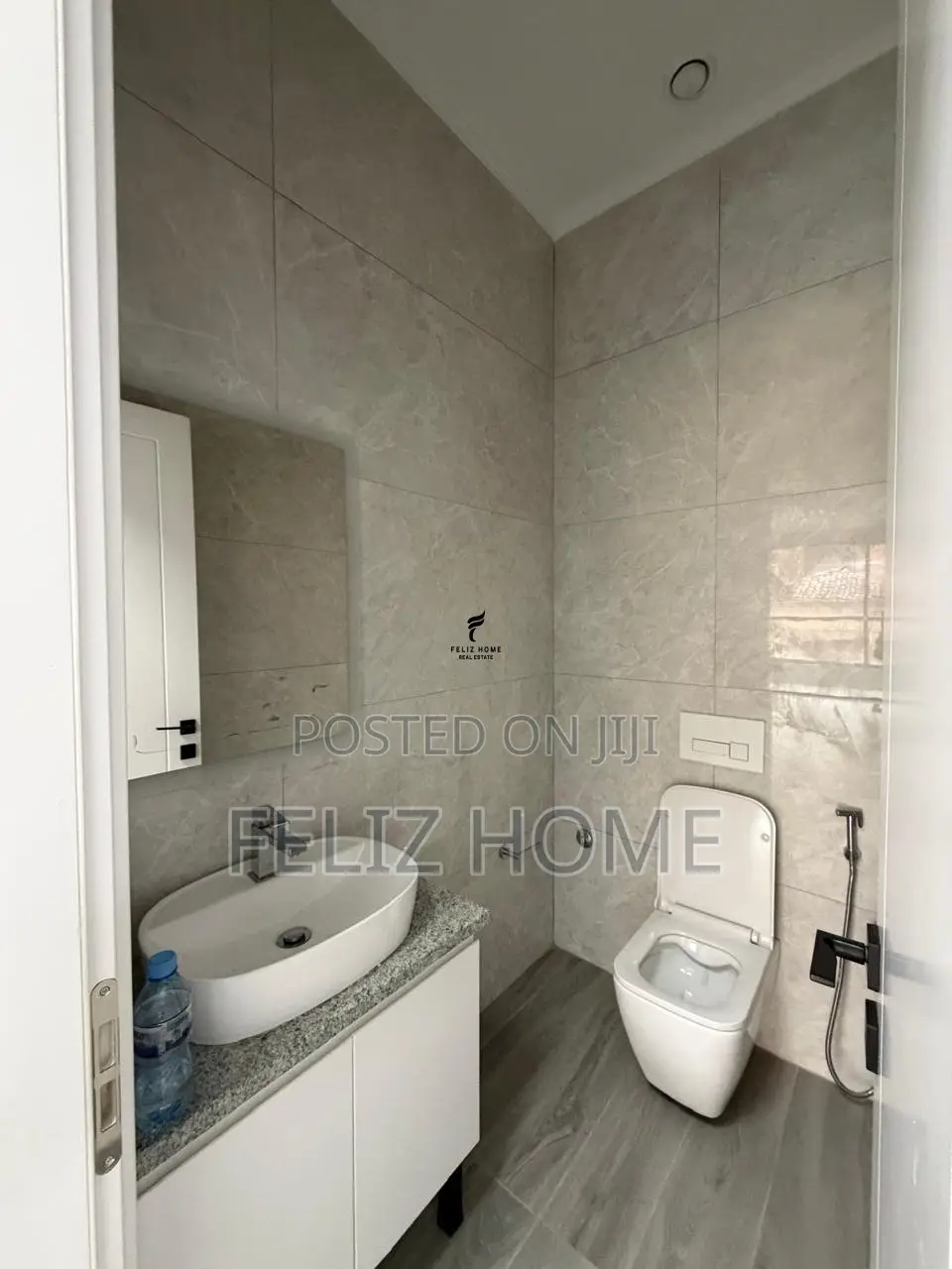 ZYRE ME QERA 404 M2 PAZARI I RI 520.000 LEKE