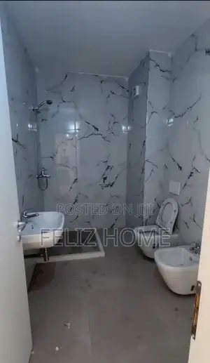 ZYRE ME QERA 80 M2 RRUGA E DIBRES 63.000 LEKE