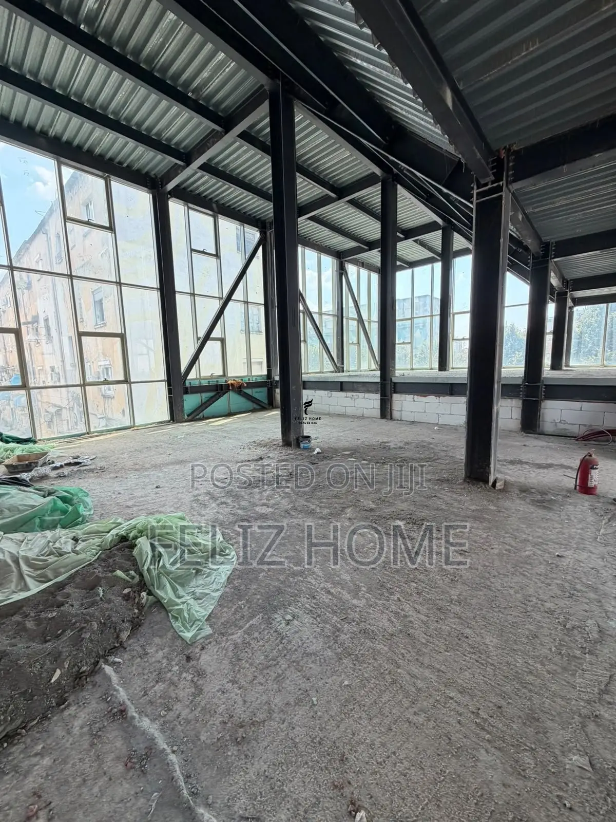 MAGAZINE ME QERA 250 M2 RRUGA BARDHYL 500.000 LEKE
