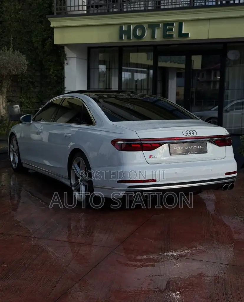 Audi S8