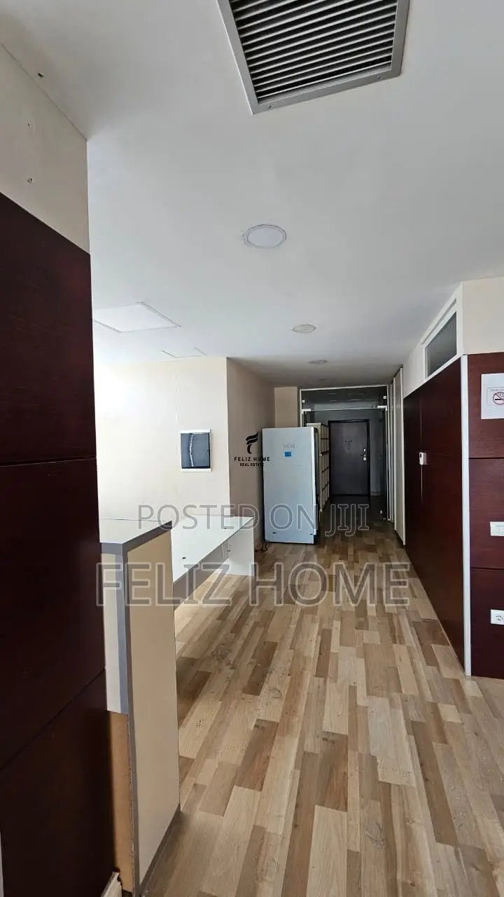 ZYRE ME QERA 260 M2 LIQENI ARTIFICIAL 300.000 LEKE