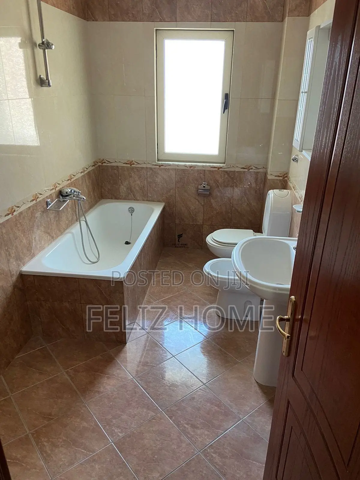 ZYRE ME QERA 250 M2 KODRA DIELLIT 100.000 LEKE