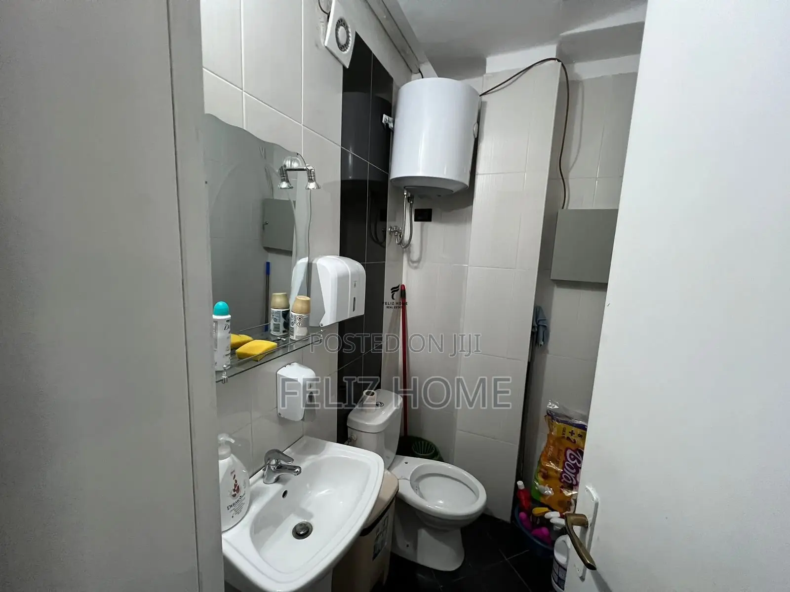 ZYRE ME QERA 72M2 PAZAR I RI 1.100 EURO