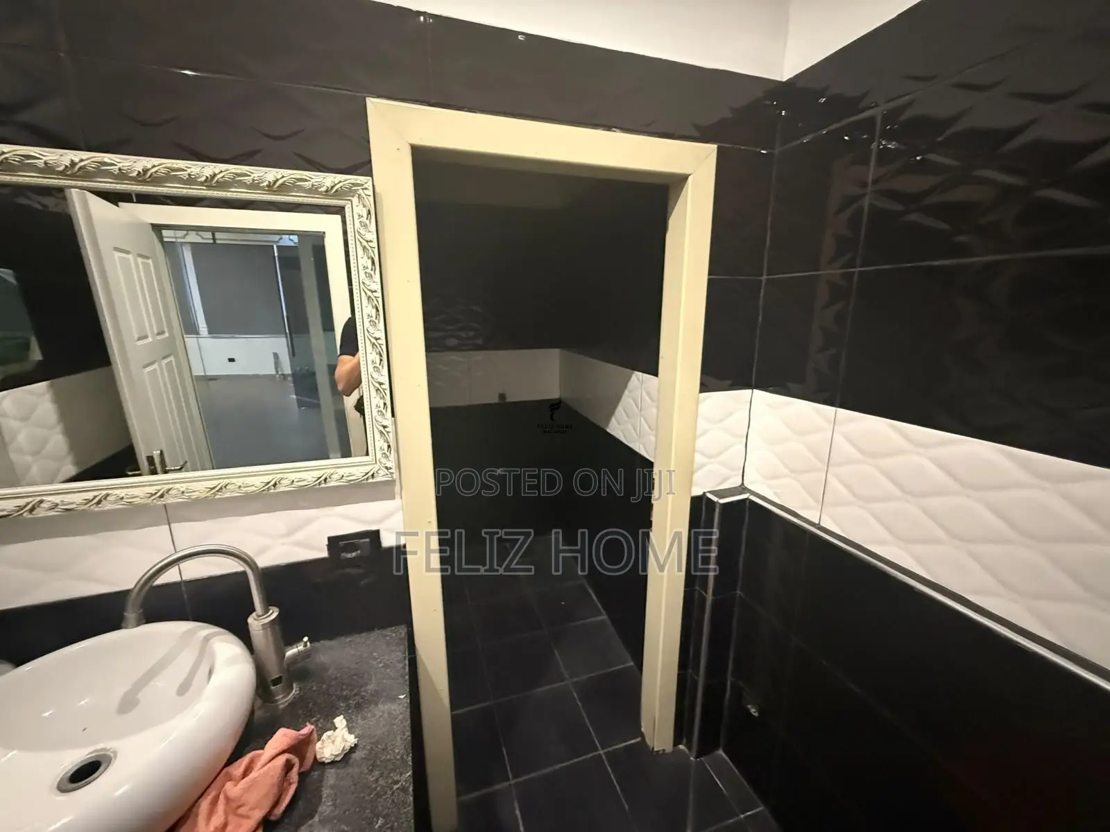 ZYRE ME QERA 240 M2 STACIONI TRENIT 230.000 LEKE
