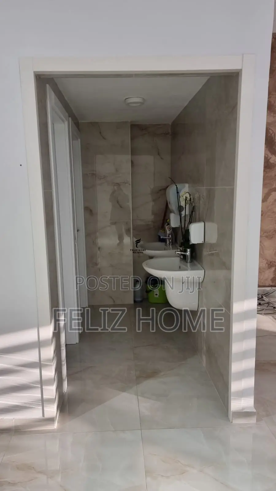 ZYRE ME QERA 227 M2 RRUGA E DIBRES 3.000 EURO