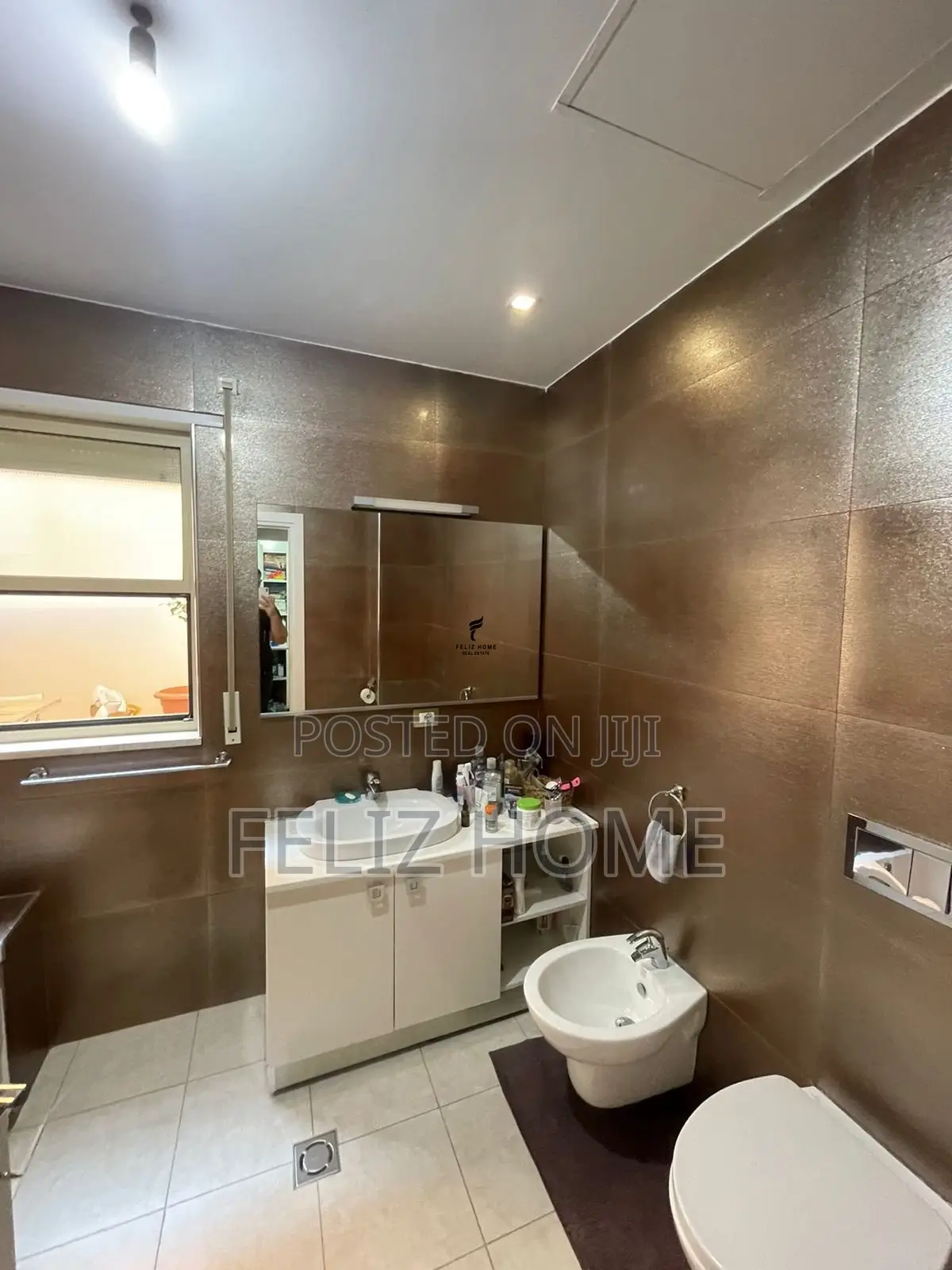 SHITET APARTAMENT 2+1+2+DEPO KOMUNA E PARISIT 320.000 EURO