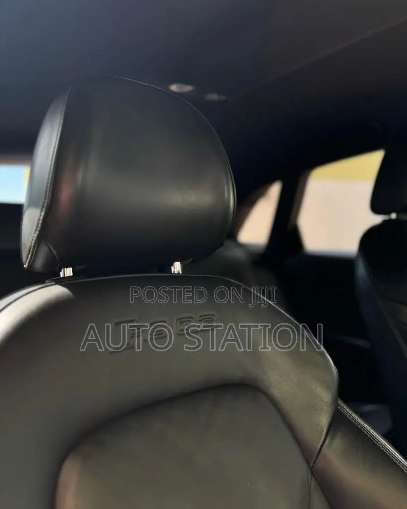 AUDI RSQ3