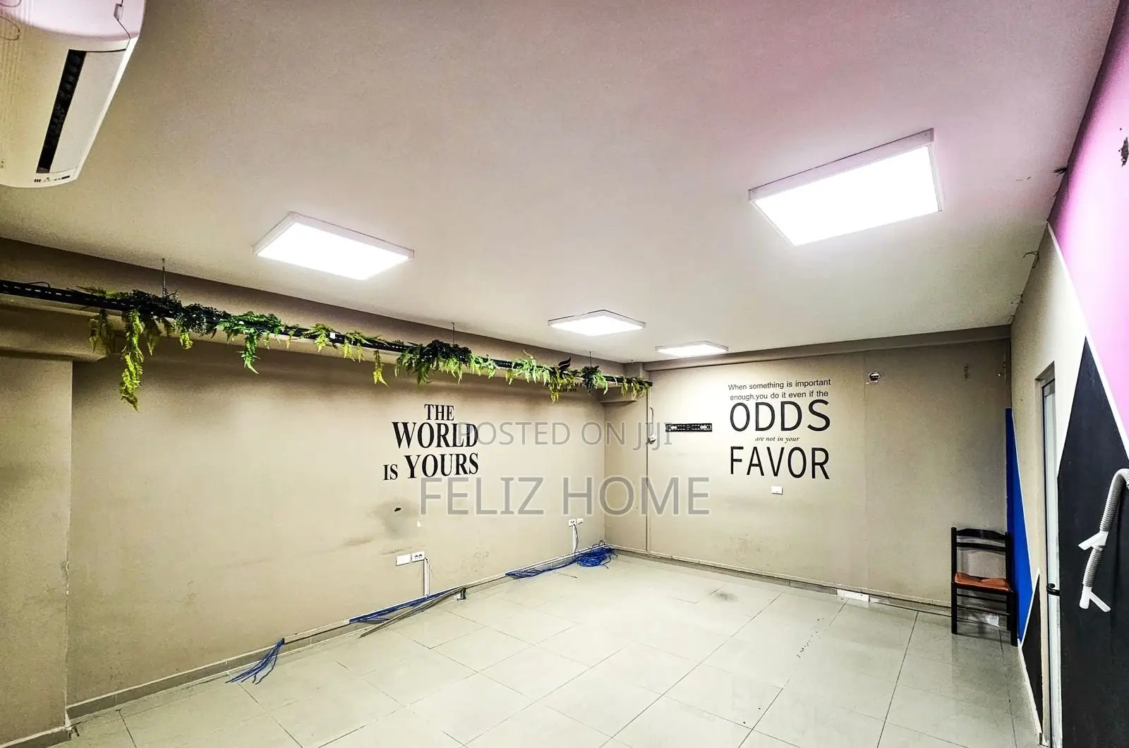 ZYRE ME QERA 300 M2 RRUGA E DIBRES 260.000 LEKE