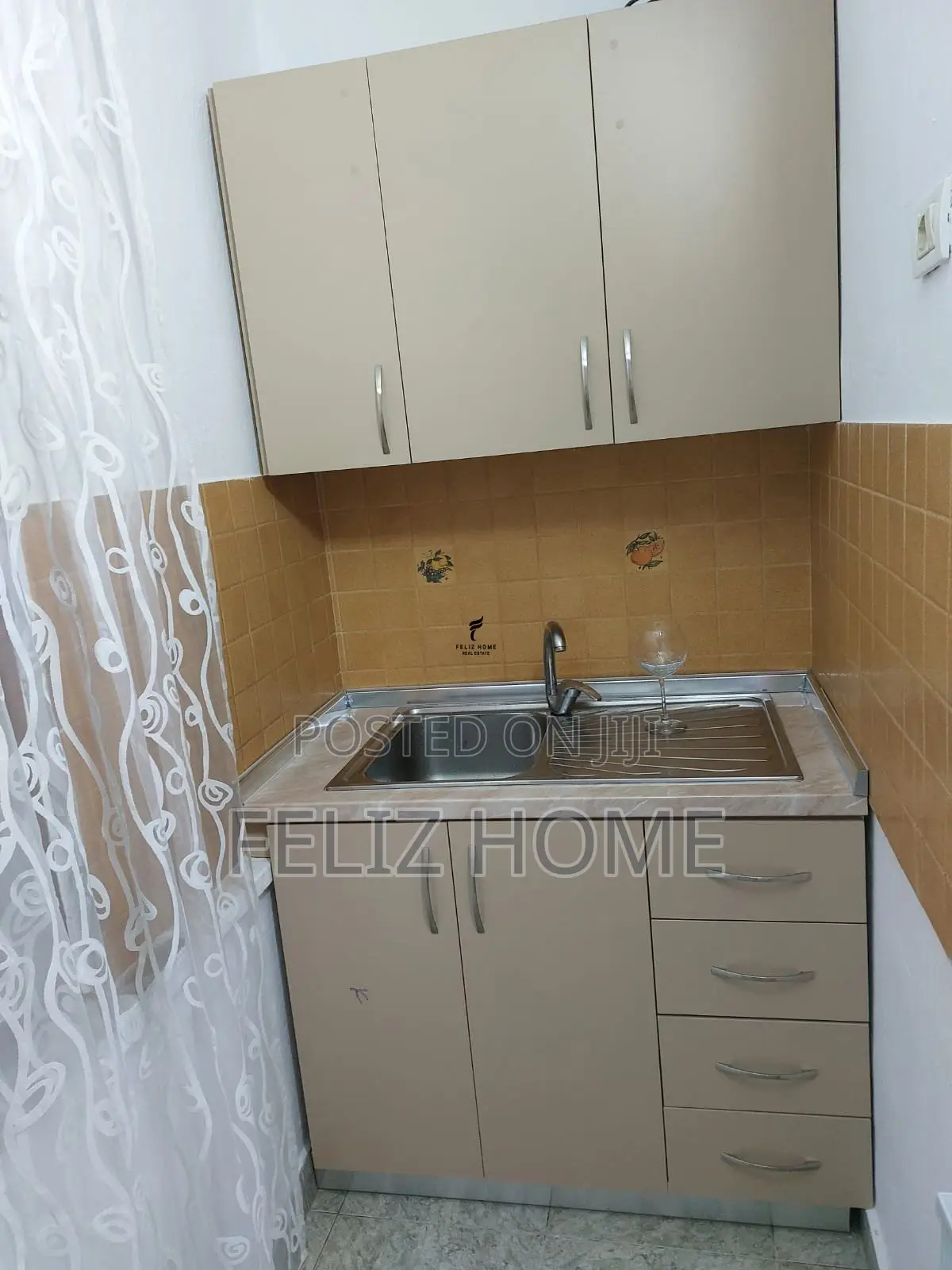 SHITET APARTAMENT 1+1 KINOSTUDIO 91.500 EURO