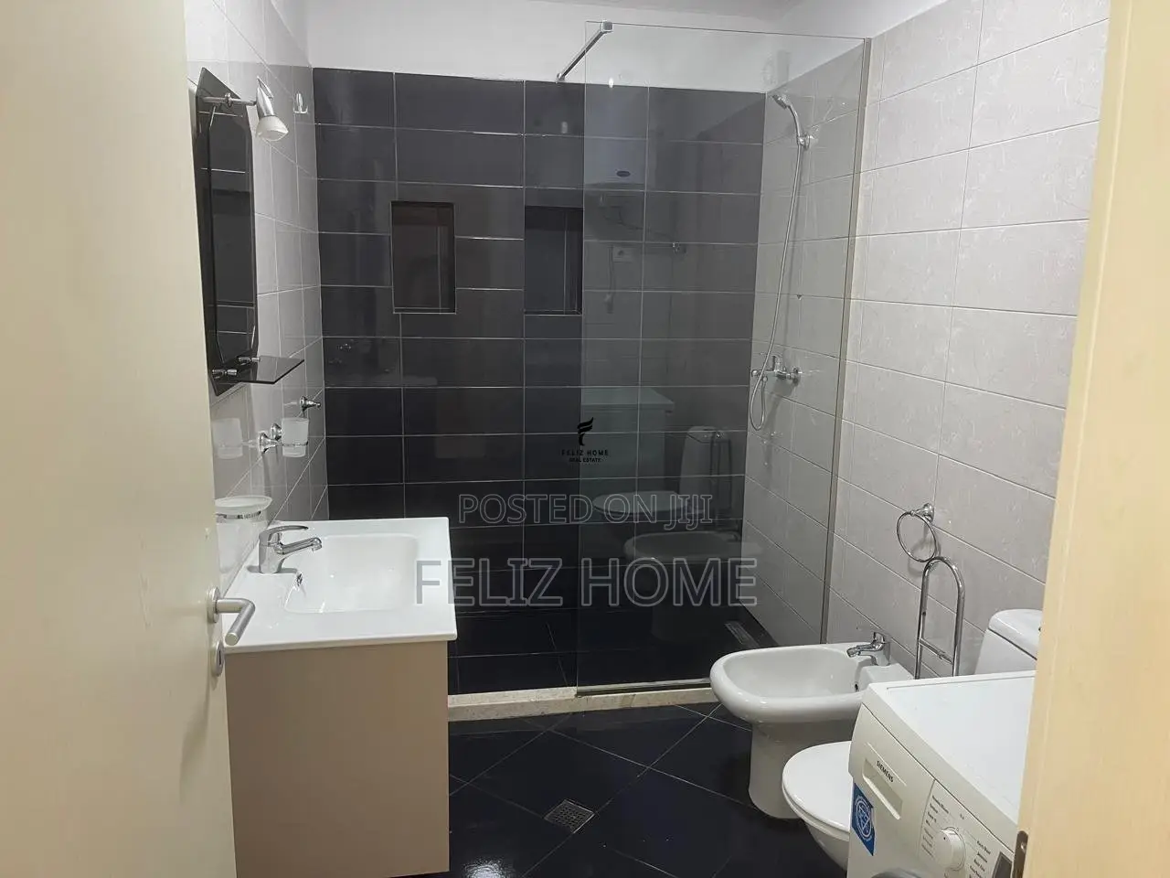 APARTAMENT ME QERA 1+1 BULEVARDI ZOGU I PARE 60.000 LEKE