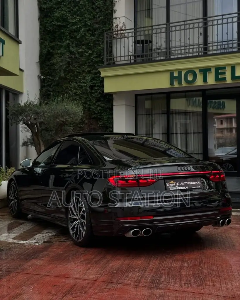 Audi S8