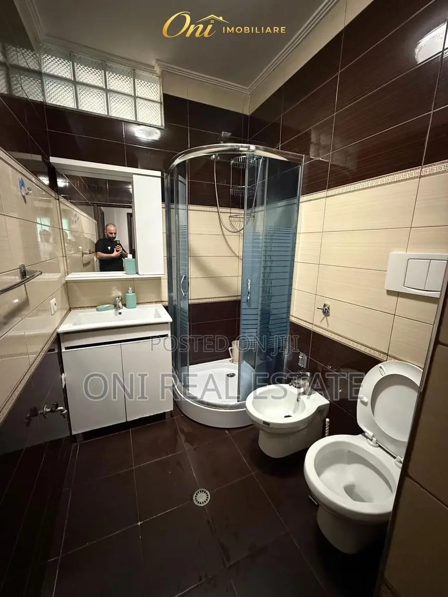 Apartment to rent Komuna e Parisit - Kristal Center (Tirana - city)