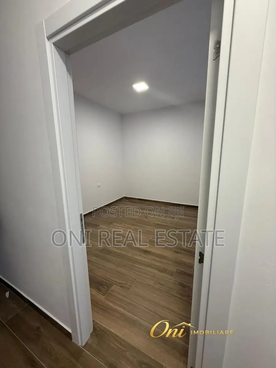 Office to rent Diber Str. - Medrese - 4 Martyrs Str. (Tirana - city)
