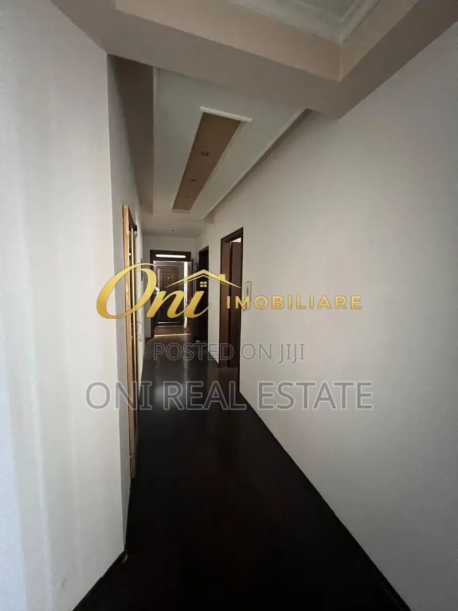 Apartment to rent Komuna e Parisit - Kristal Center (Tirana - city)