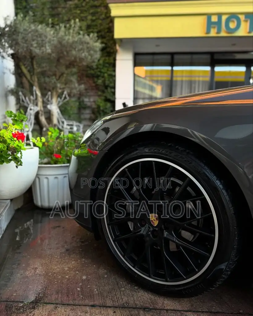 Porsche Panamera 4S