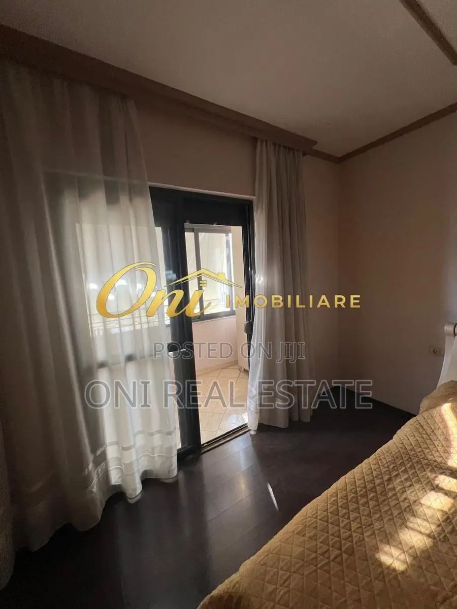 Apartment to rent Komuna e Parisit - Kristal Center (Tirana - city)