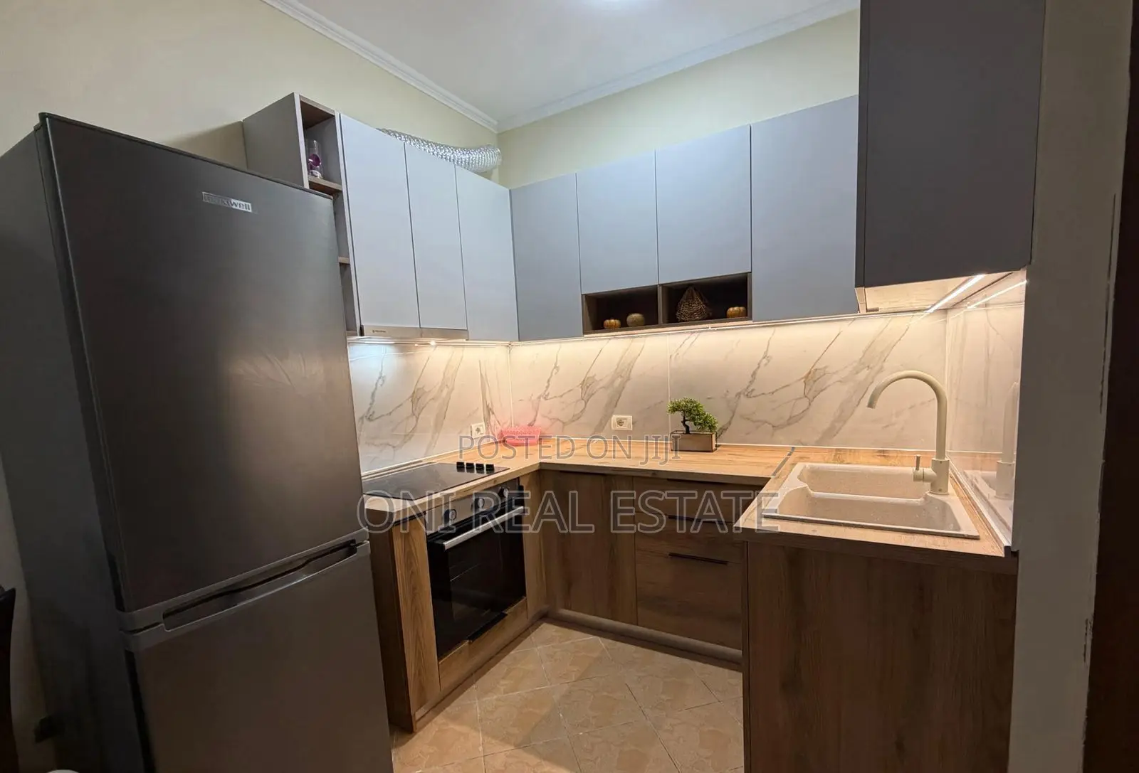 Apartment to rent Komuna e Parisit - Kristal Center (Tirana - city)