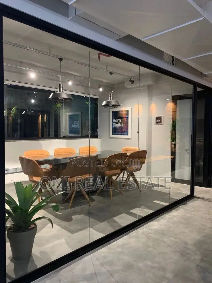 Office to rent Komuna e Parisit - Kristal Center (Tirana - city)
