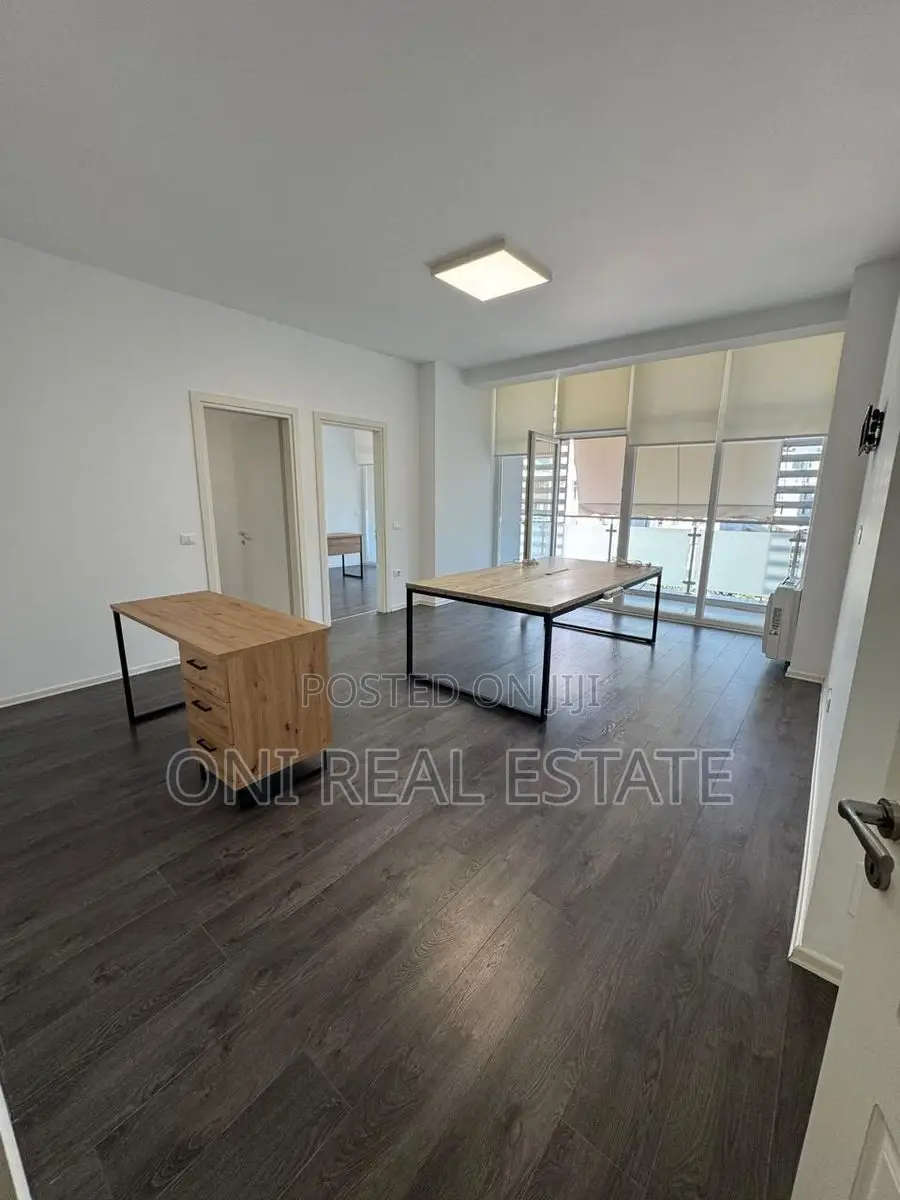 Office to rent Komuna e Parisit - Kristal Center (Tirana - city)