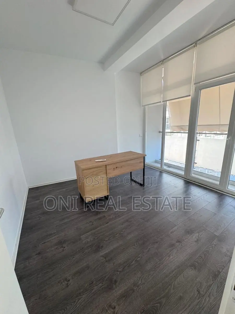 Office to rent Komuna e Parisit - Kristal Center (Tirana - city)