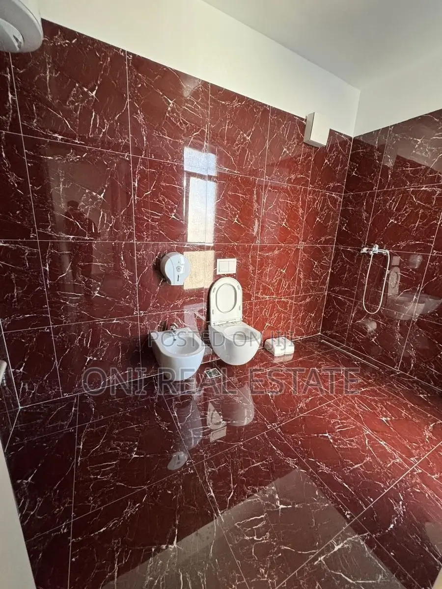 Office to rent Komuna e Parisit - Kristal Center (Tirana - city)