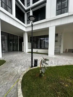 Store to rent Komuna e Parisit - Kristal Center (Tirana - city)