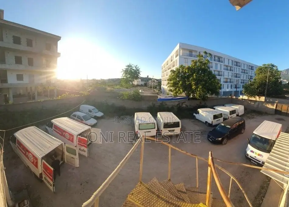 Warehouse to rent Komuna e Parisit - Kristal Center (Tirana - city)