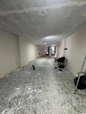 Store to rent Komuna e Parisit - Kristal Center (Tirana - city)