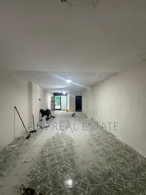 Store to rent Komuna e Parisit - Kristal Center (Tirana - city)