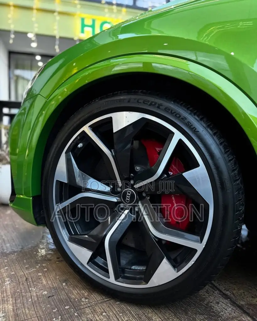 Audi RSQ8