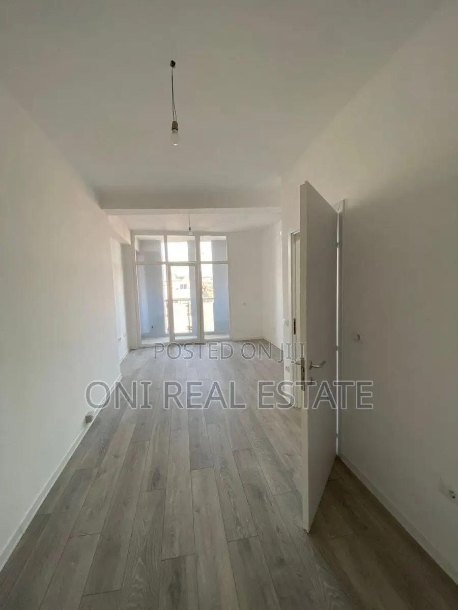 Office to rent Komuna e Parisit - Kristal Center (Tirana - city)