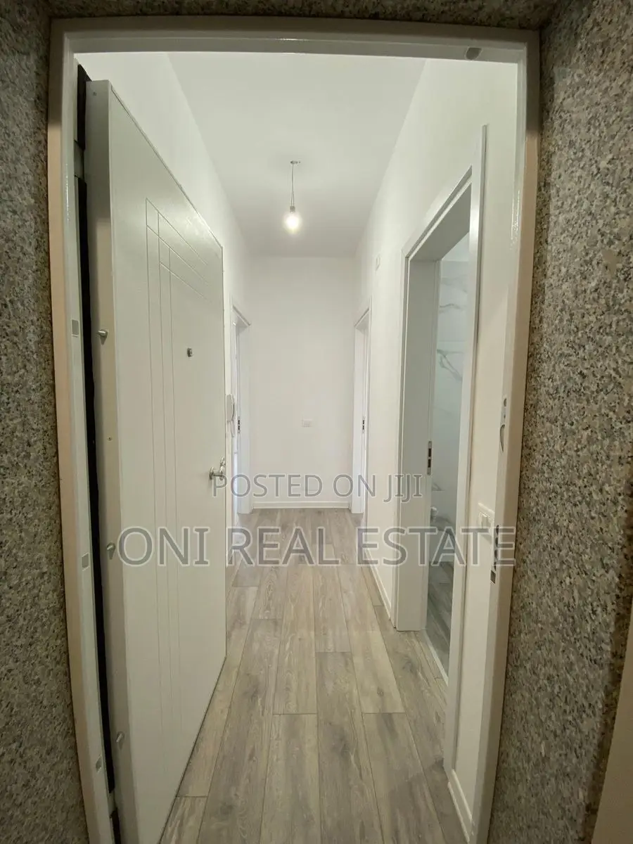 Office to rent Komuna e Parisit - Kristal Center (Tirana - city)