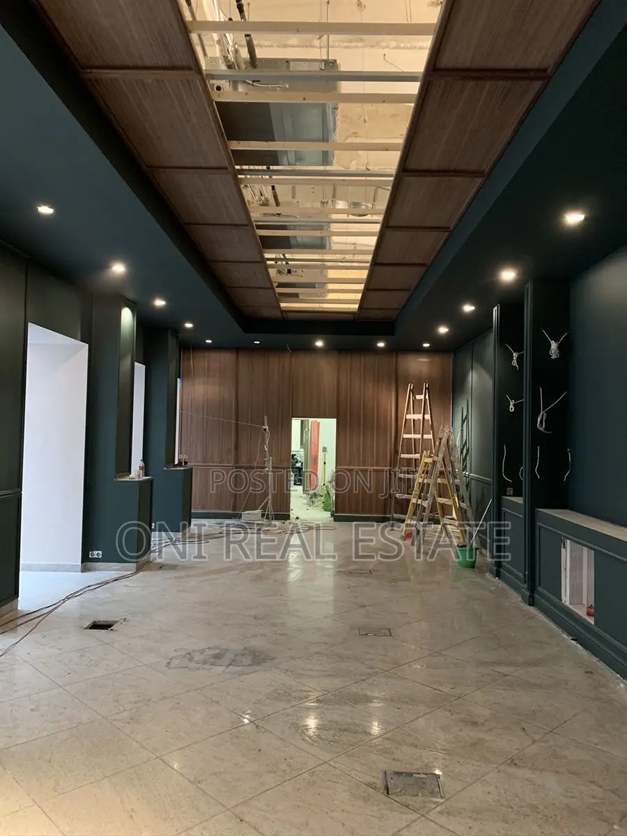 Office to rent New Tirana - Petro Nini Luarasi - Guard (Tirana - city)