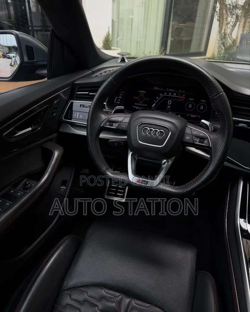 Audi RSQ8