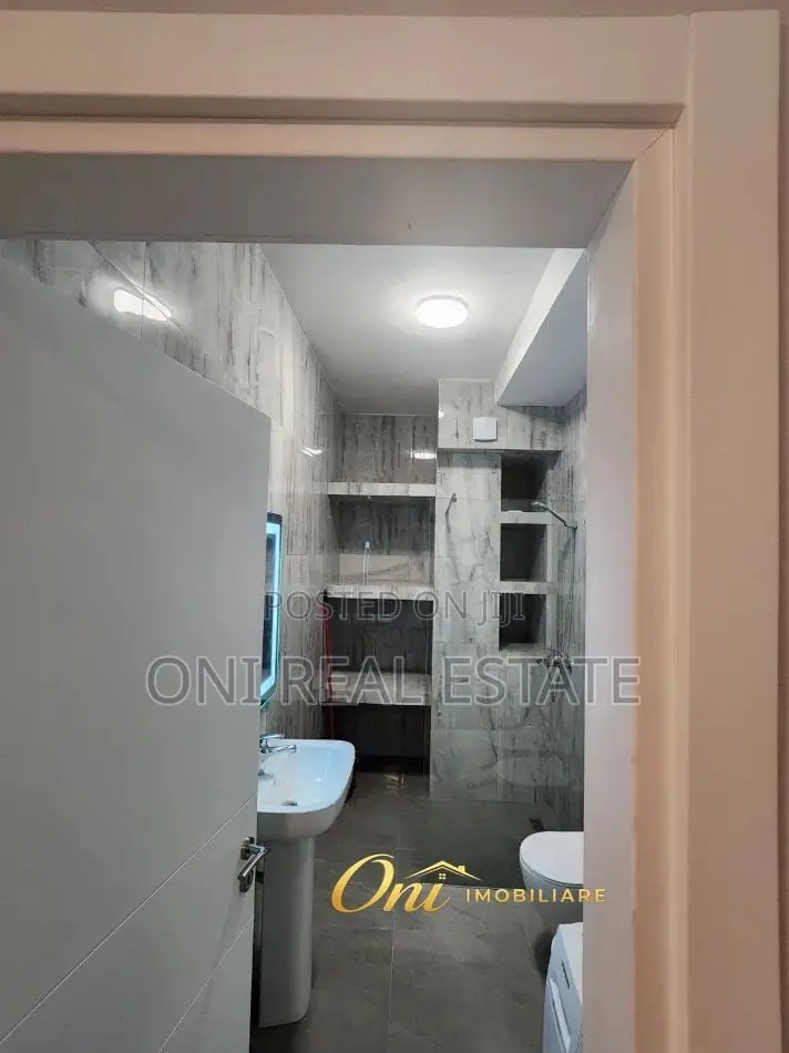 Apartment to rent Komuna e Parisit - Kristal Center (Tirana - city)