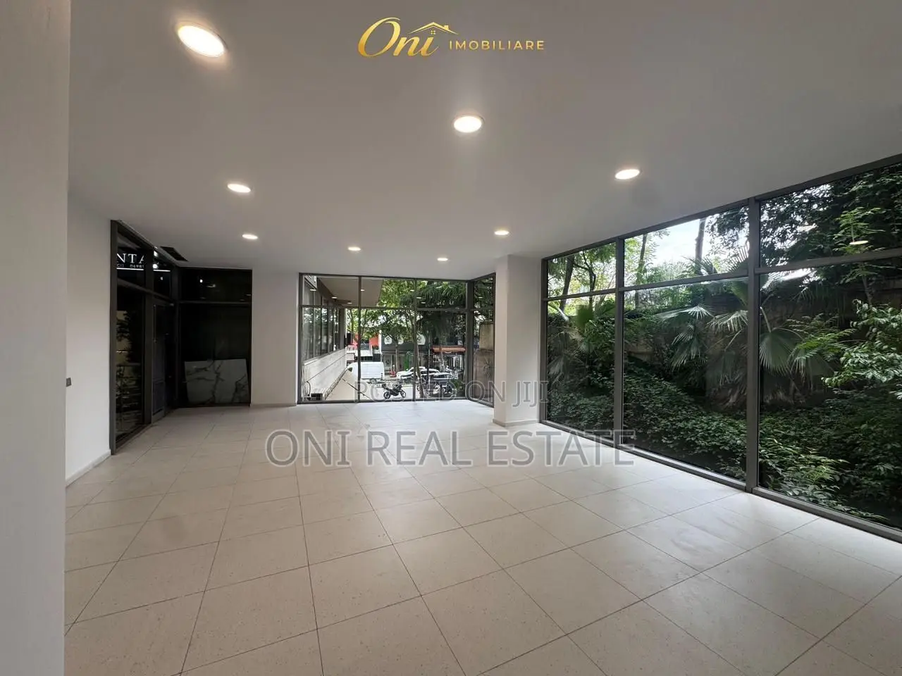 Office to rent QSUT - Pharmacy 10 (Tirana - city)