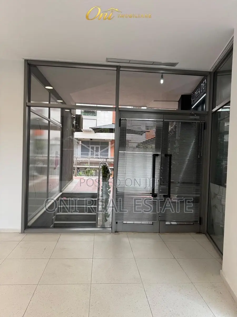Office to rent QSUT - Pharmacy 10 (Tirana - city)