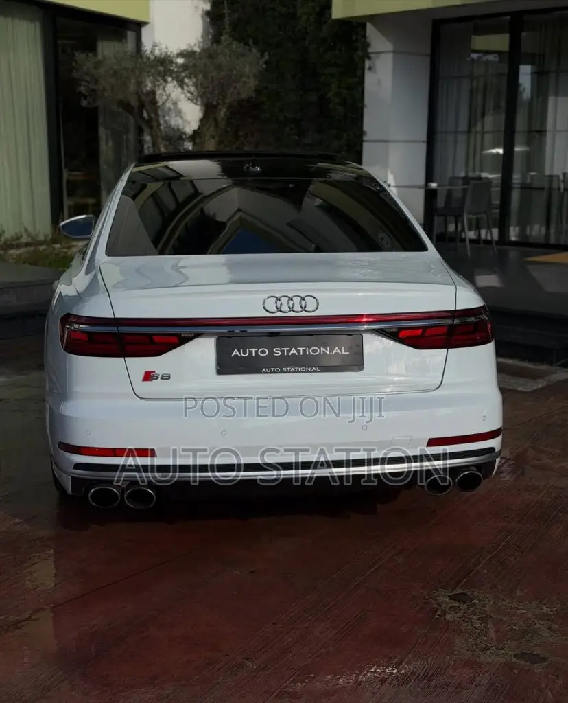 Audi S8