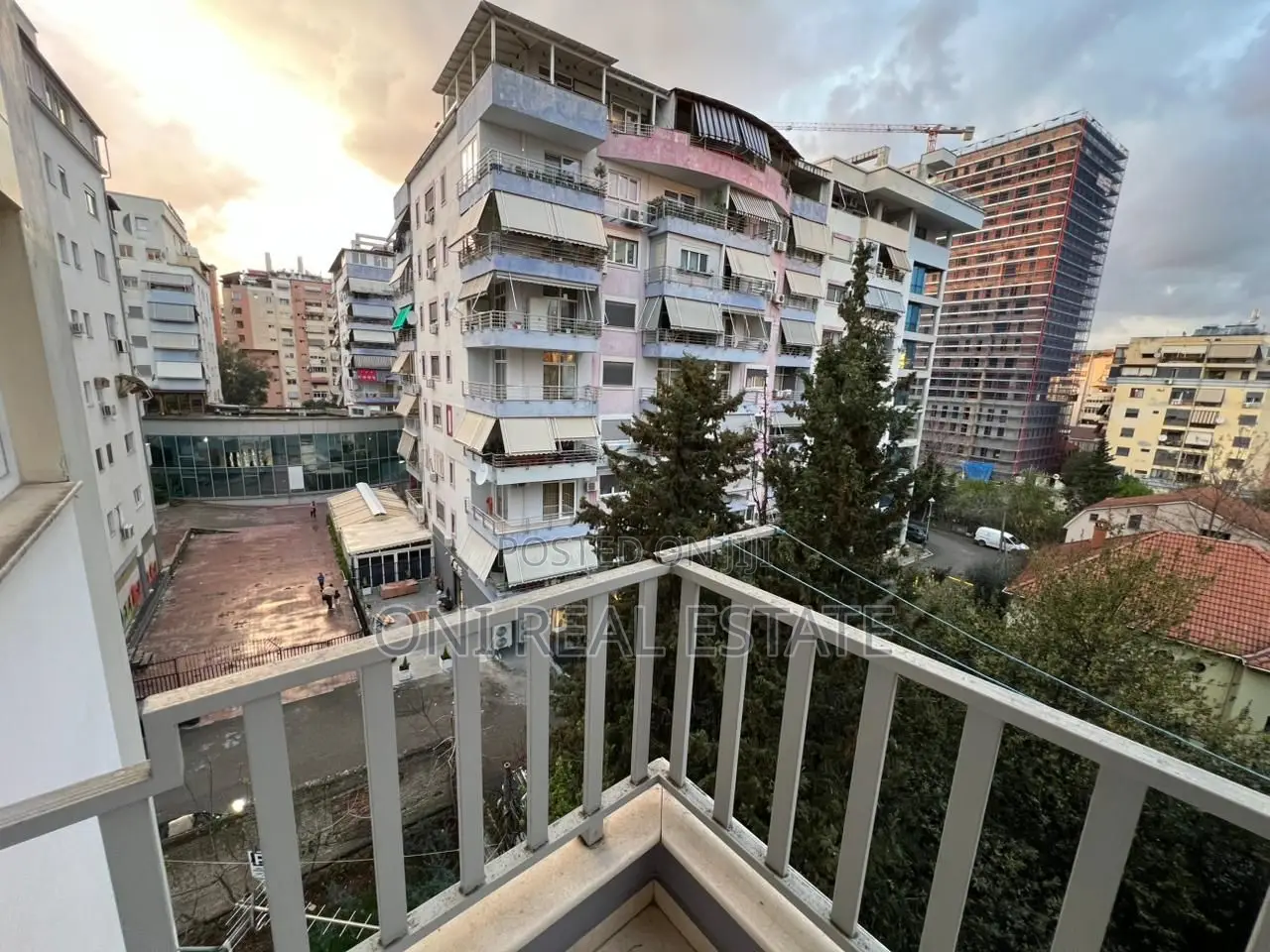 Apartment to rent Komuna e Parisit - Kristal Center (Tirana - city)