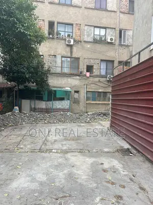Parking to rent Komuna e Parisit - Kristal Center (Tirana - city)