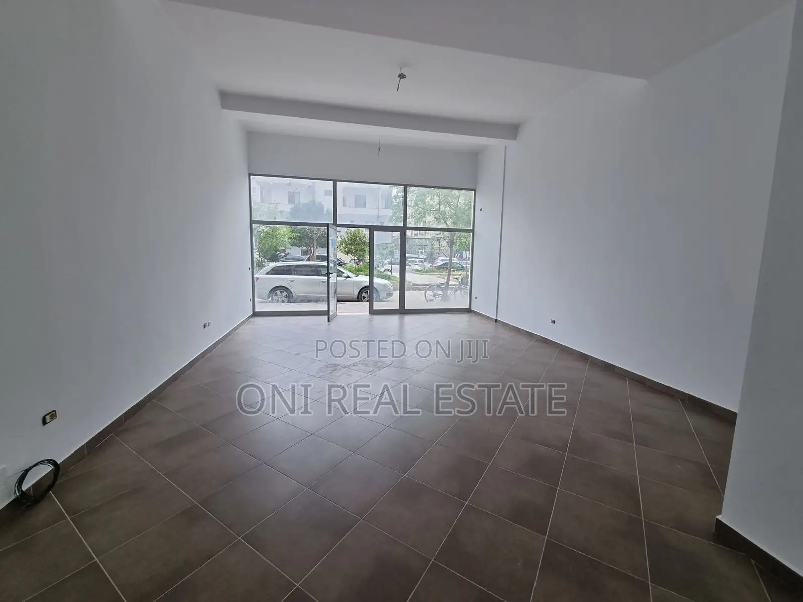 Store to rent Astiri - Unaza e Re (Tirana - city)