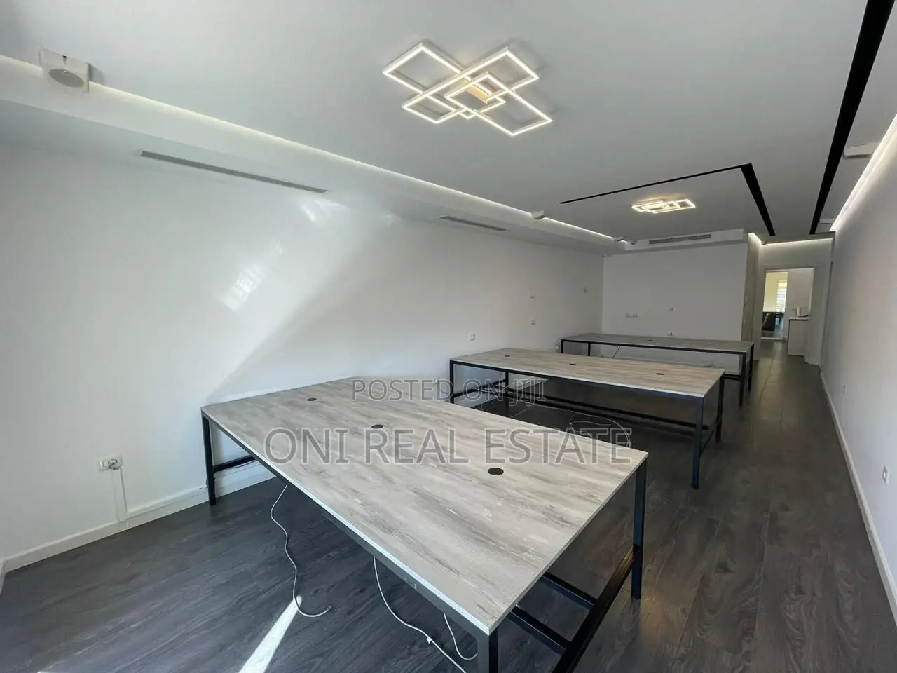 Office to rent Komuna e Parisit - Kristal Center (Tirana - city)