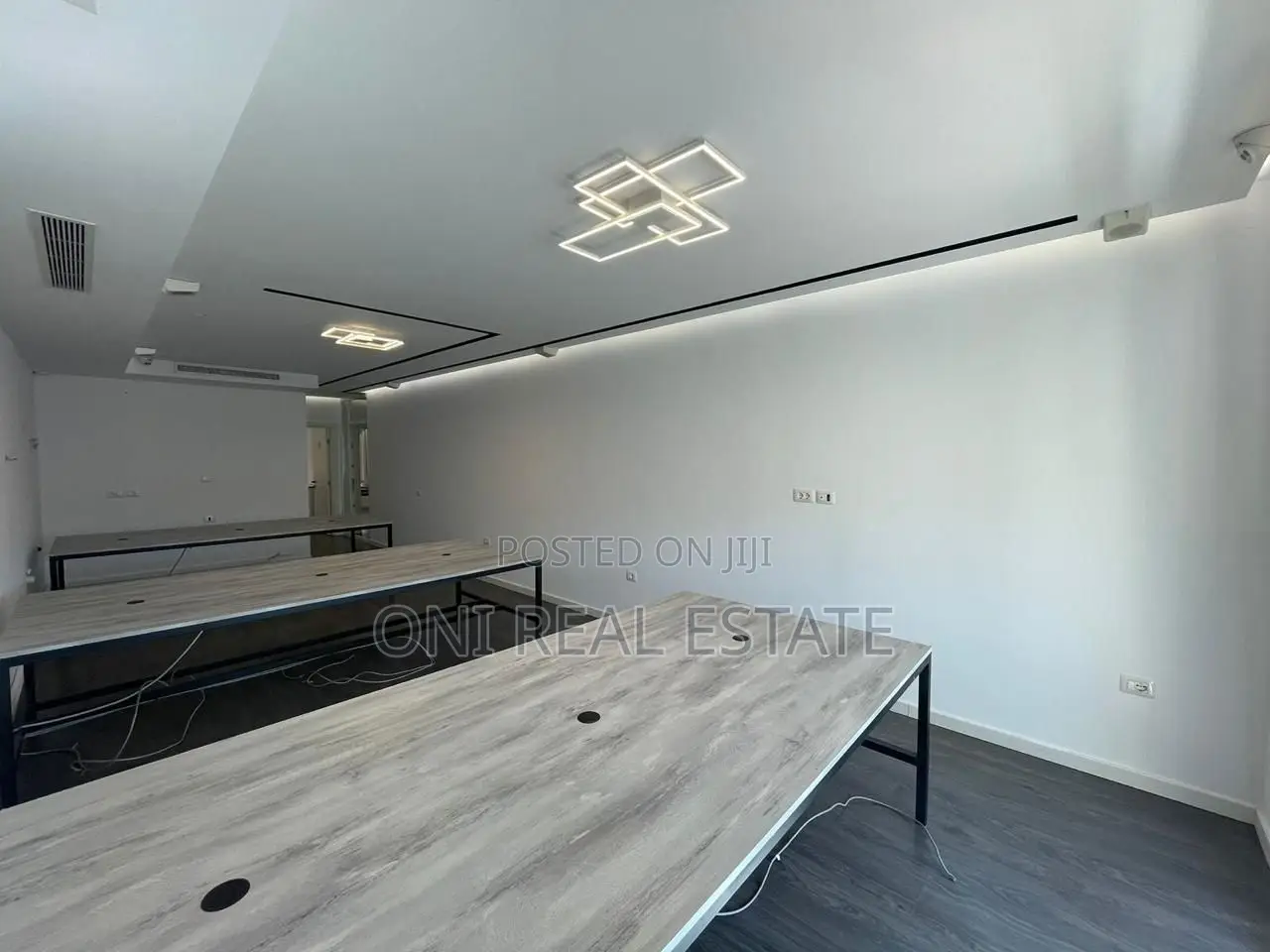 Office to rent Komuna e Parisit - Kristal Center (Tirana - city)