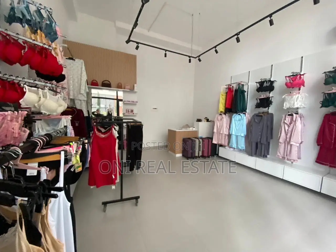 Store to rent Don Bosko - Vision Plus - Mortgage Office (Tirana - city