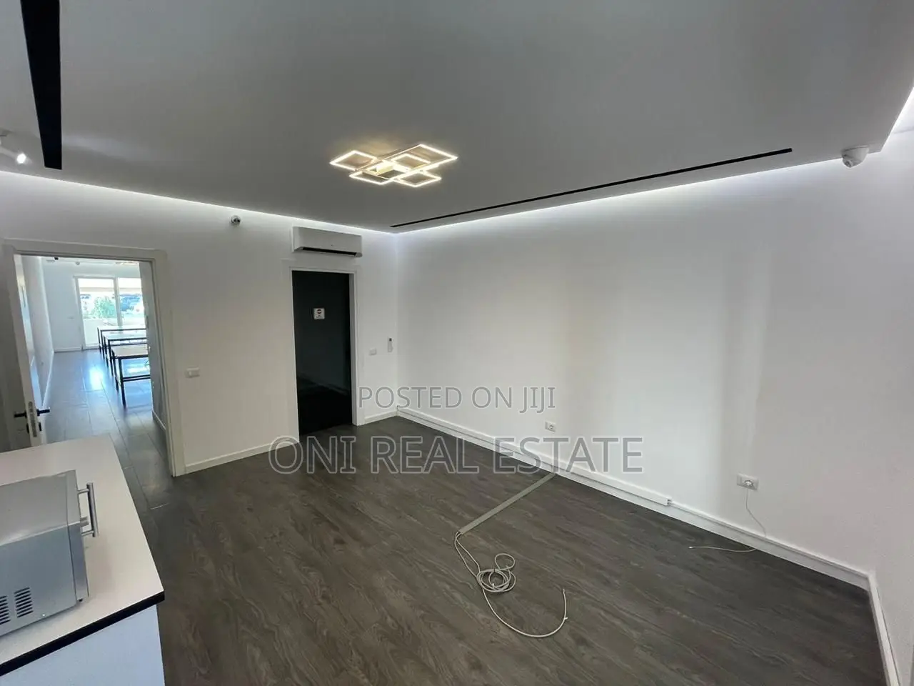 Office to rent Komuna e Parisit - Kristal Center (Tirana - city)