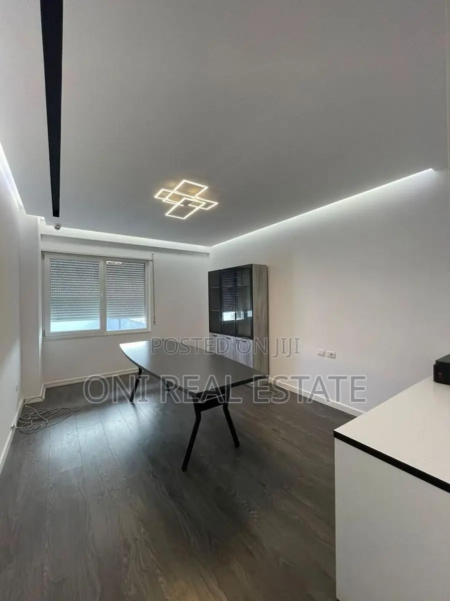 Office to rent Komuna e Parisit - Kristal Center (Tirana - city)