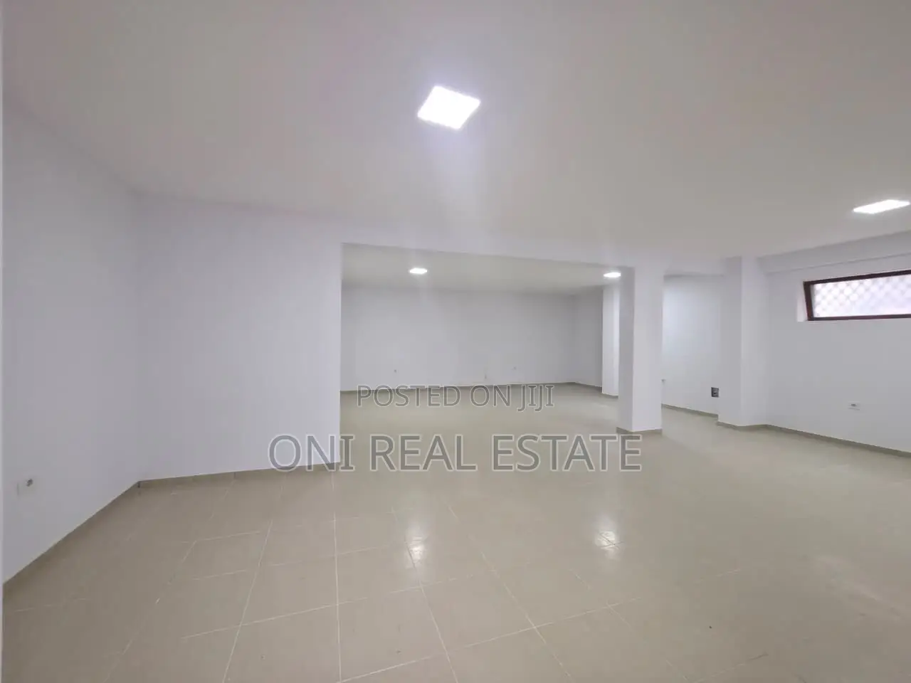 BUSINESS ENVIRONMENT FOR RENT •TOTAL AREA 90M2 •FLOOR 0 •OPEN SPACE •T
